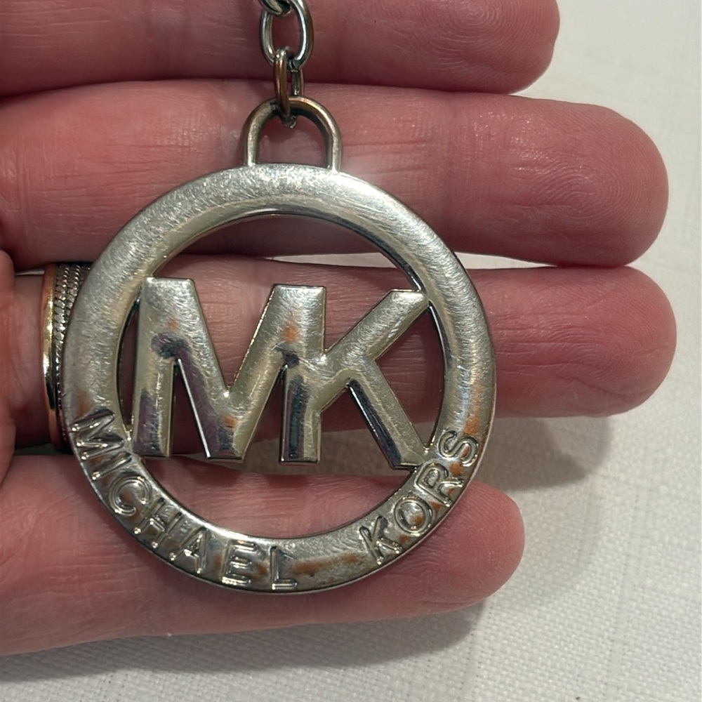Michael Kors Signed Logo Silver Tone Key Chain - Picture 3 of 4